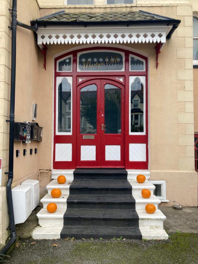 Mostyn Villa Free Private Parking Llandudno Exterior photo